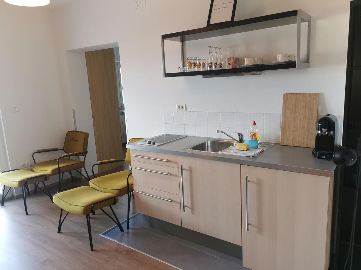Bc Apartments - Mit Zentralheizung セニ エクステリア 写真