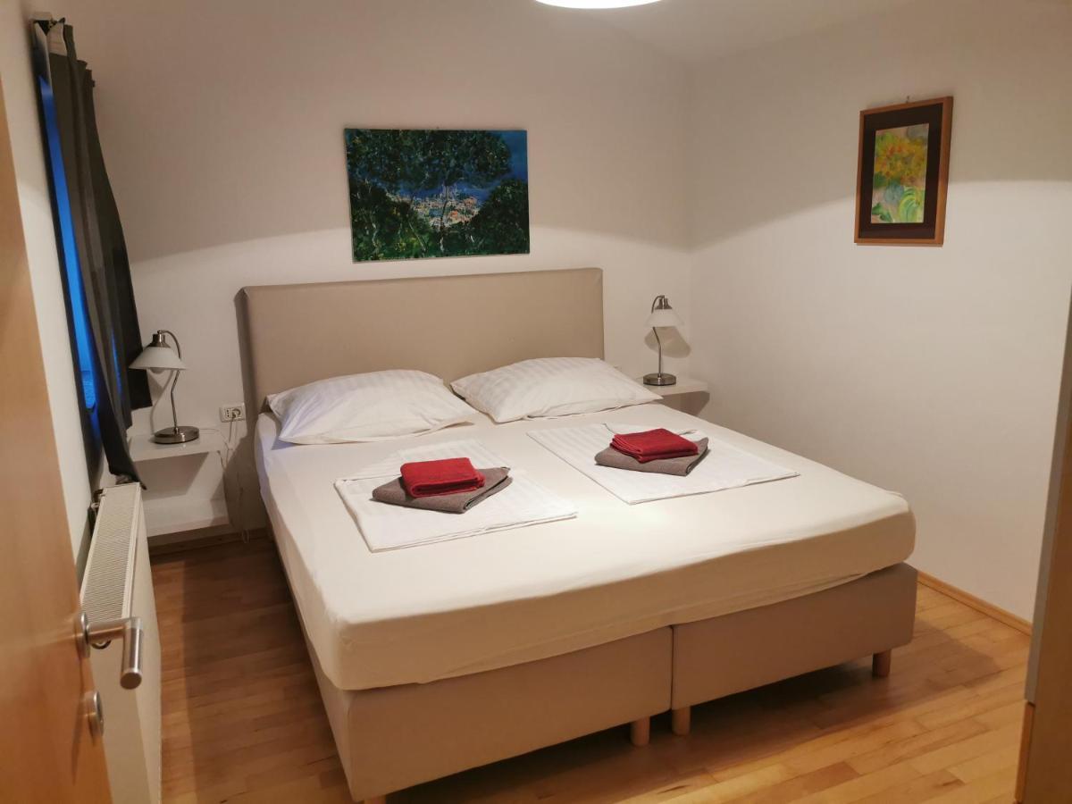 Bc Apartments - Mit Zentralheizung セニ エクステリア 写真