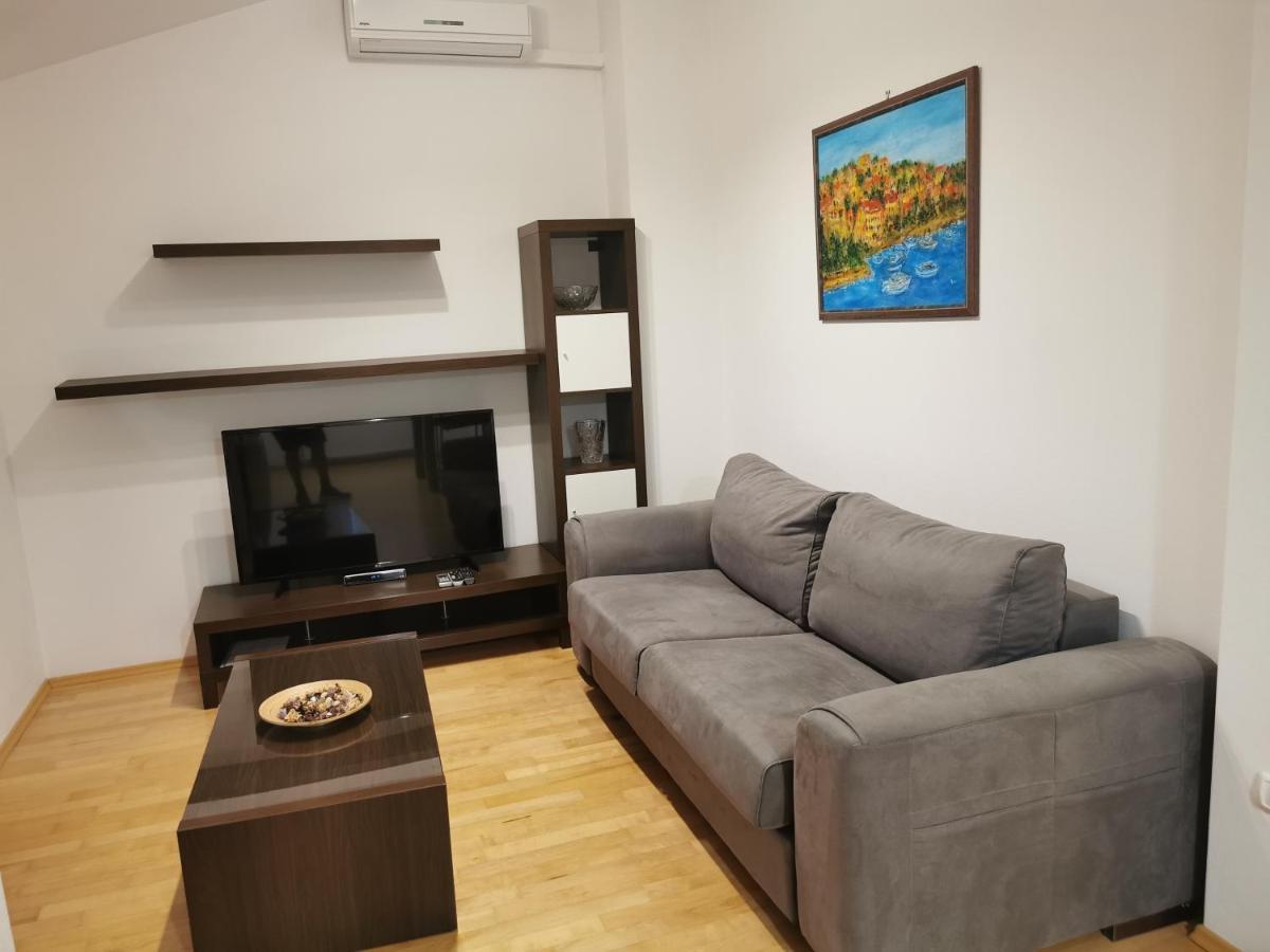 Bc Apartments - Mit Zentralheizung セニ エクステリア 写真