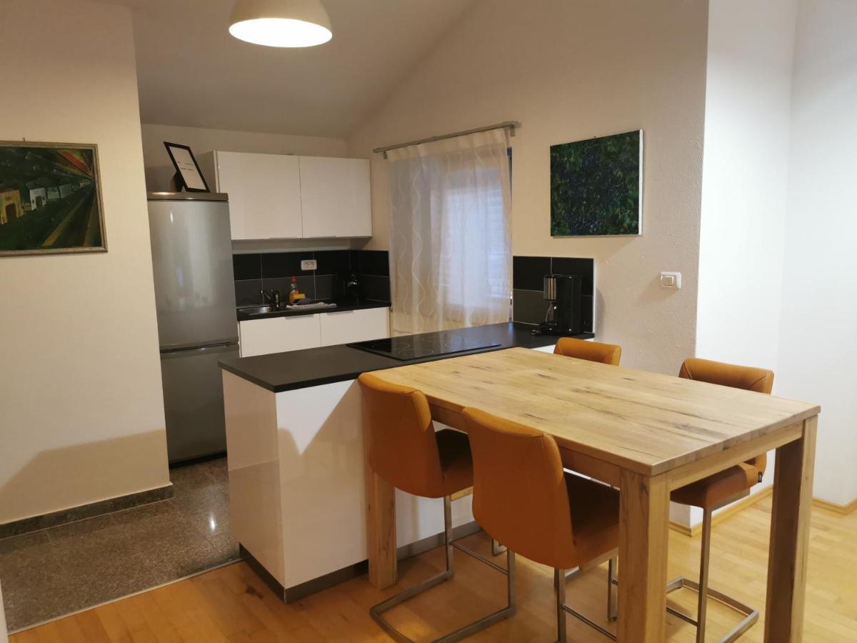 Bc Apartments - Mit Zentralheizung セニ エクステリア 写真