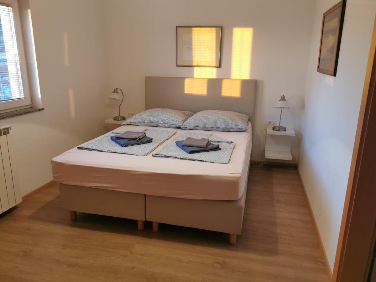 Bc Apartments - Mit Zentralheizung セニ エクステリア 写真