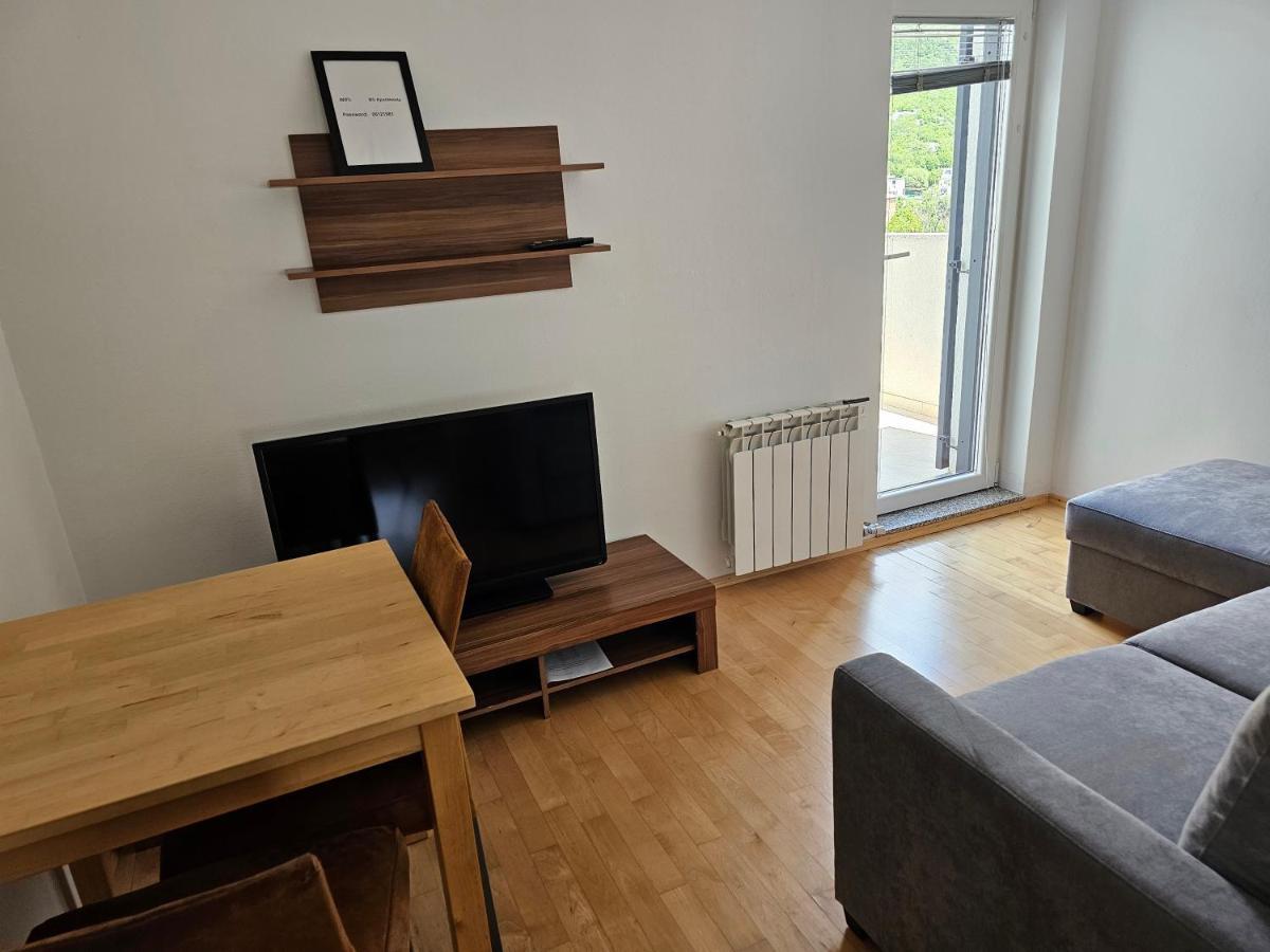 Bc Apartments - Mit Zentralheizung セニ エクステリア 写真