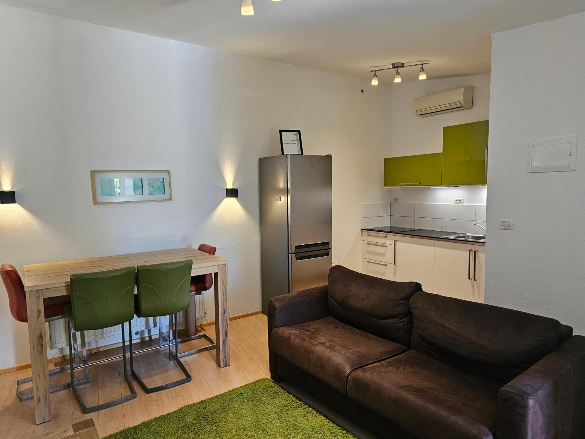 Bc Apartments - Mit Zentralheizung セニ エクステリア 写真