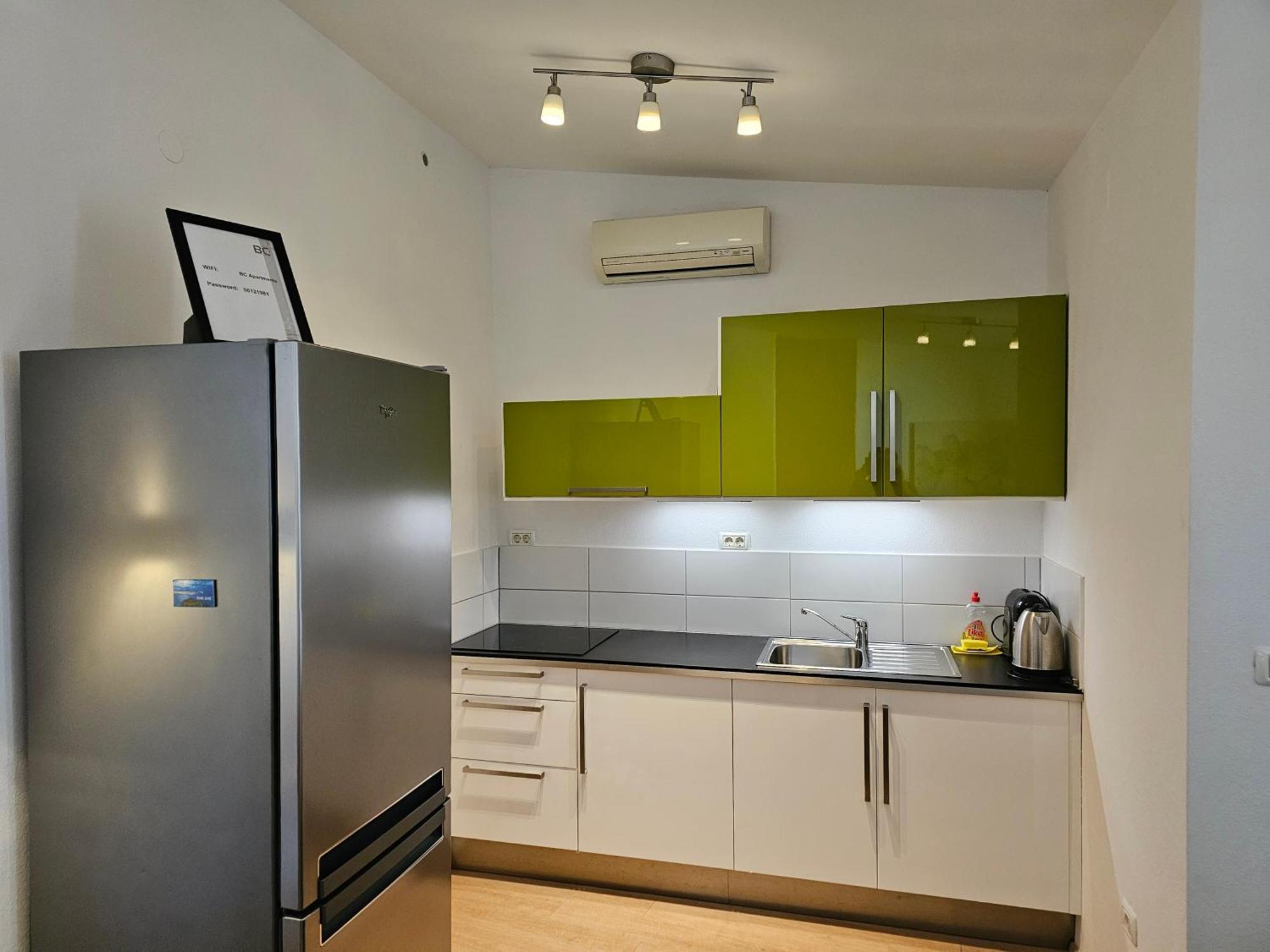 Bc Apartments - Mit Zentralheizung セニ エクステリア 写真