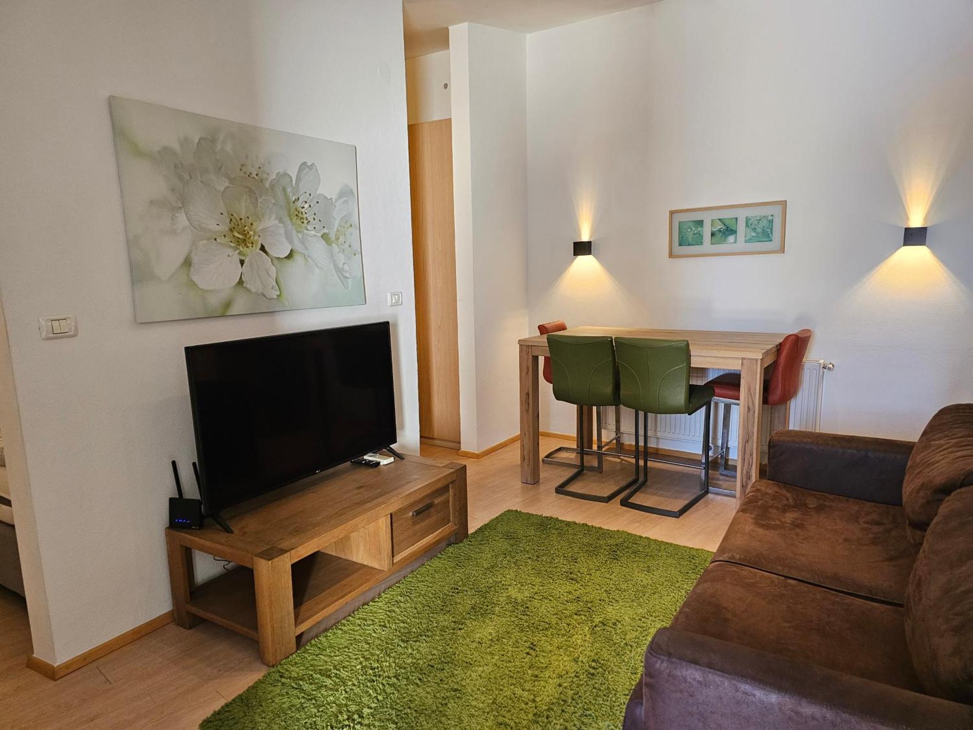 Bc Apartments - Mit Zentralheizung セニ エクステリア 写真